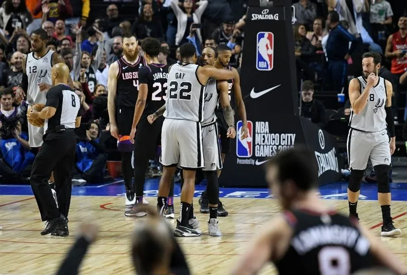 Phoenix y San Antonio en la Arena Ciudad de México