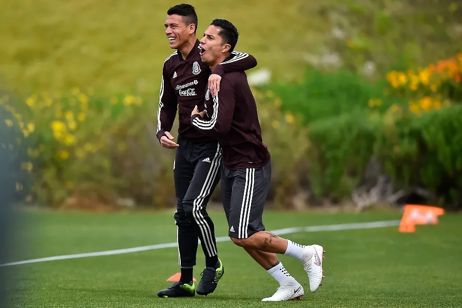 Moreno y Salcedo en un entrenamiento del Tri