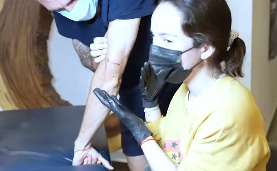 ESPECIAL Ana Laura Galván presume su tatuaje a Laýun