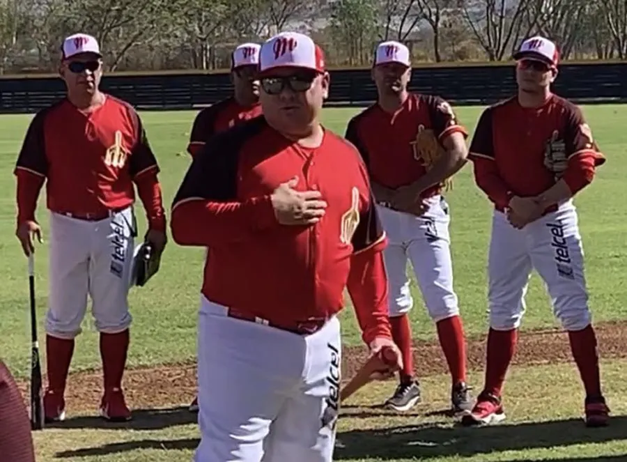 Gastélum durante práctica de La Pandilla Escarlata