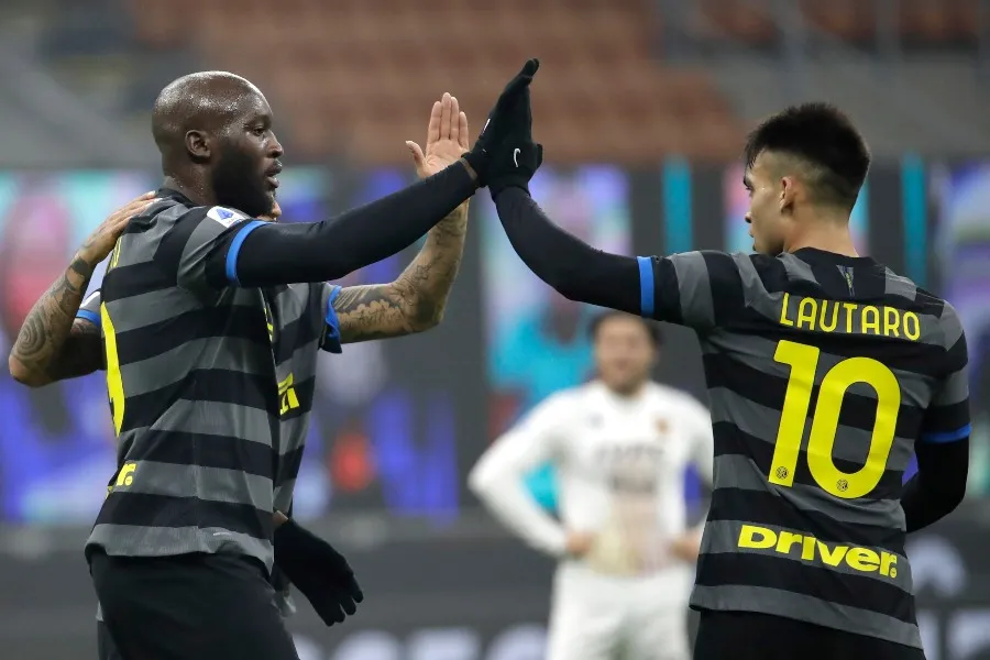 AP Romelu Lukaku y Lautaro Martínez celebrando