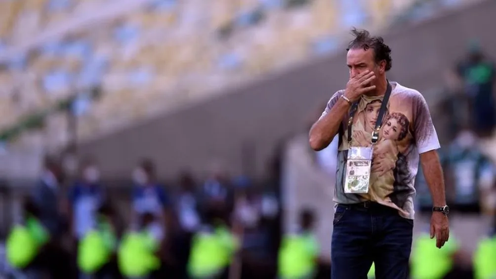 EFE Cuca, DT de Santos se fue expulsado