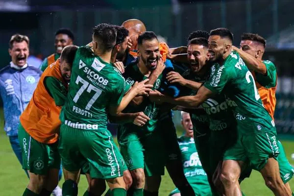 TWITTER @ChapecoenseReal Jugadores de Chapecoense en festejo