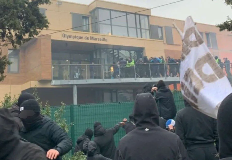 TWITTER @Losotros18 Atacaron las instalaciones del OM