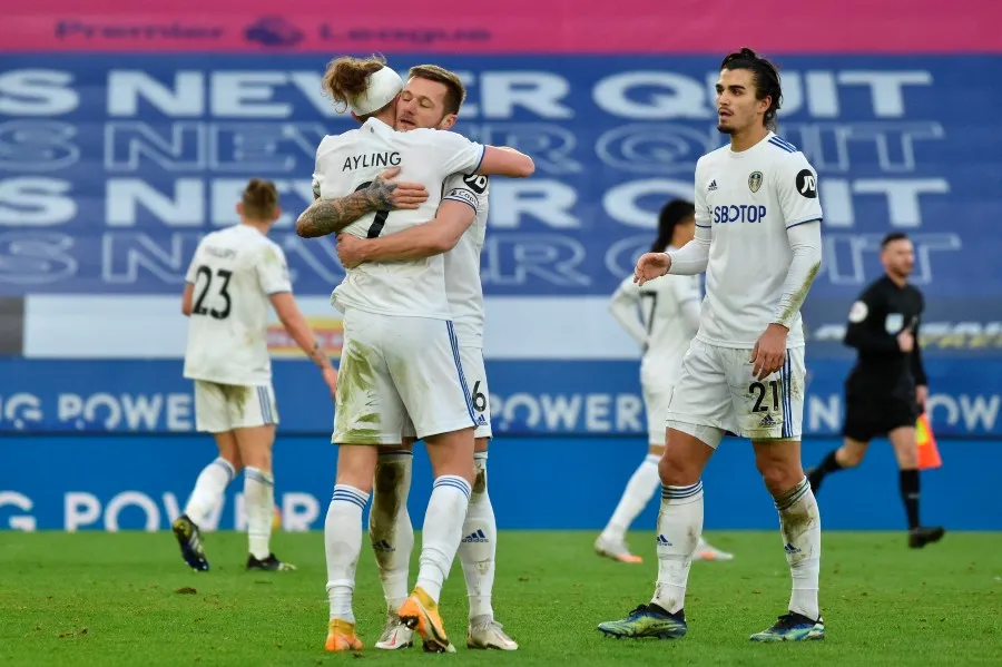 EFE Leeds remontó al Leicester City y lo venció 3-0