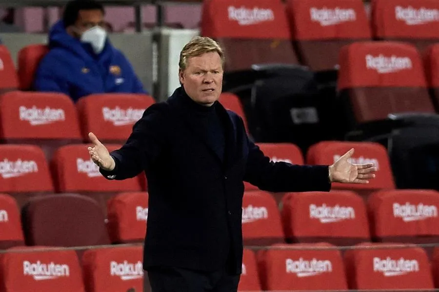 Ronald Koeman en partido con el Barcelona