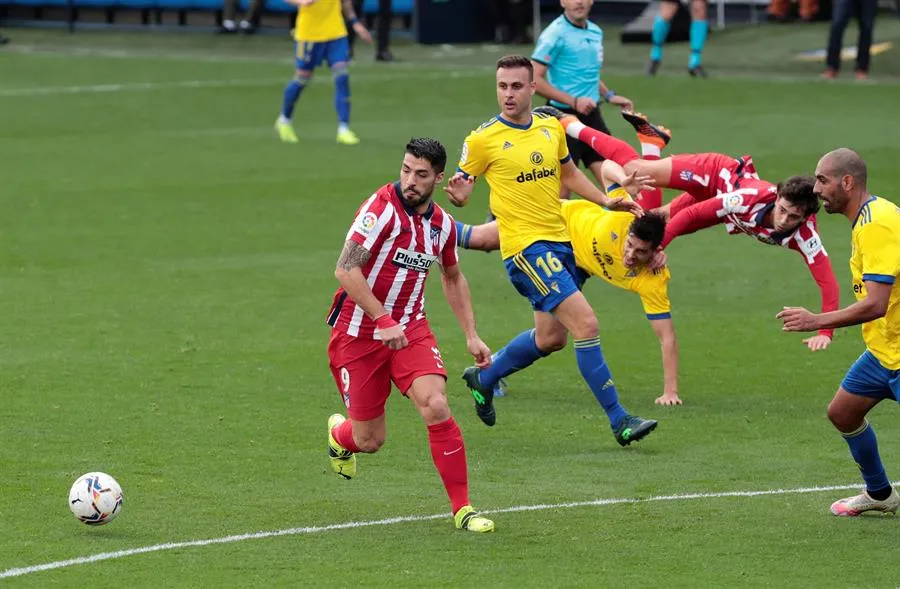 Luis Suárez en acción con Atlético de Madrid