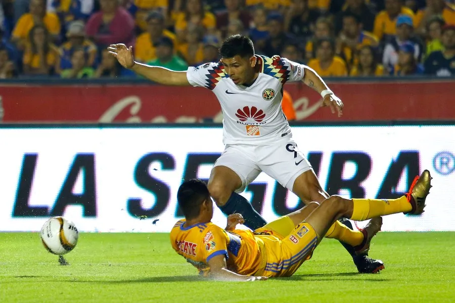 IMAGO7 Silvio Romero durante un partido con América