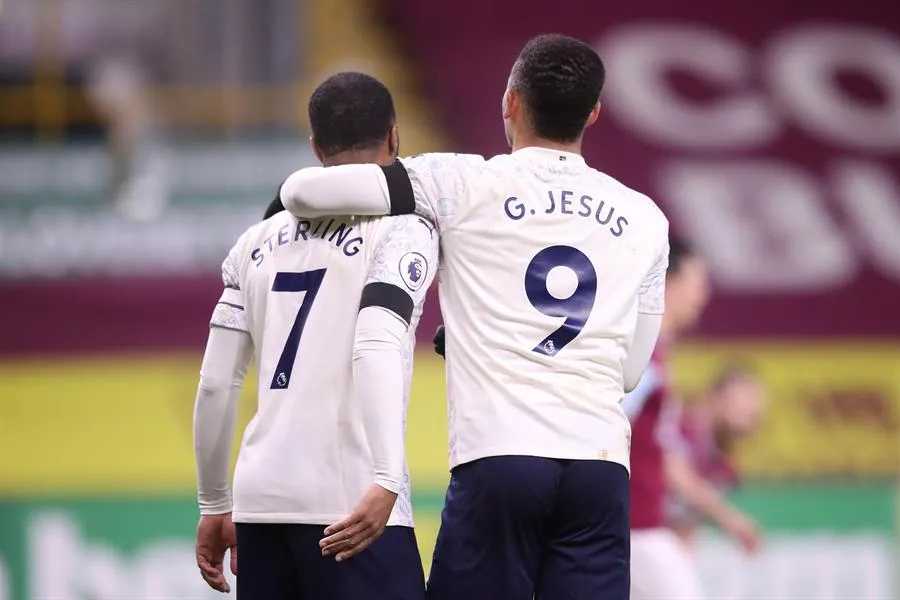 EFE Sterling y Gabriel Jesús en festejo