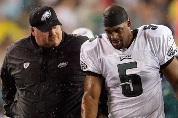 ESPECIAL Reid y McNabb, durante un juego de los Eagles