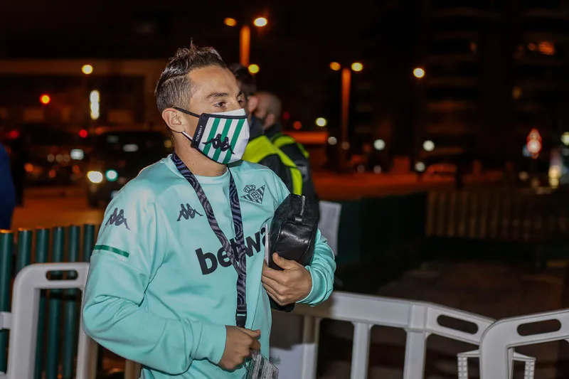 Andrés Guardado previo a un vuelo con Betis