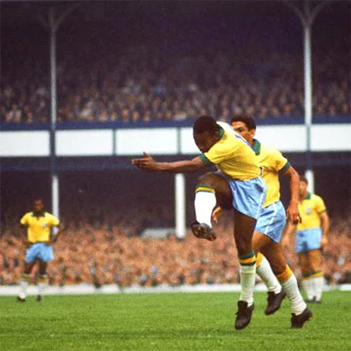 Pelé en un partido con Brasil