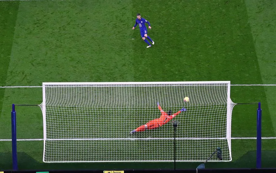 Jorginho cobró con seriedad