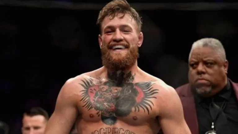EFE Conor McGregor en un combate de artes marciales mixtas