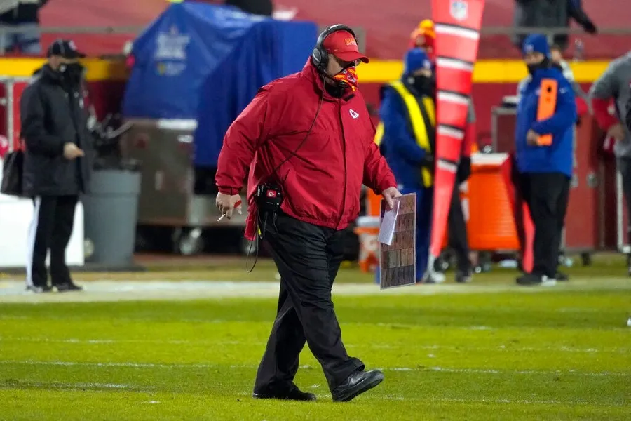 Andy Reid durante un partido con Chiefs