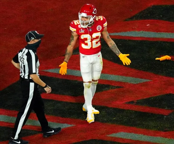 AP Tyrann Mathieu se molesta tras un señalamiento