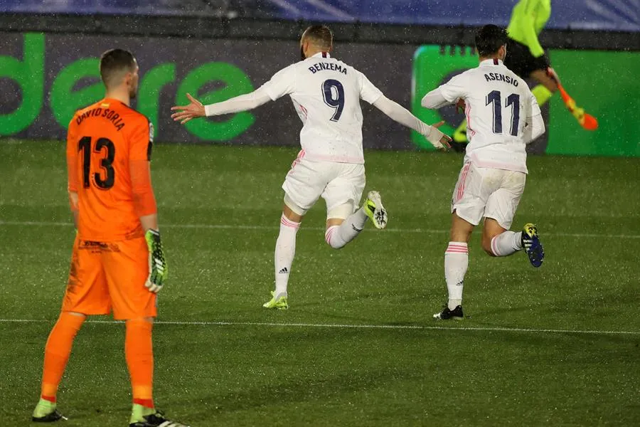Benzema festeja su anotación ante Getafe