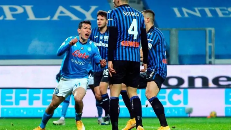 Chucky Lozano en partido