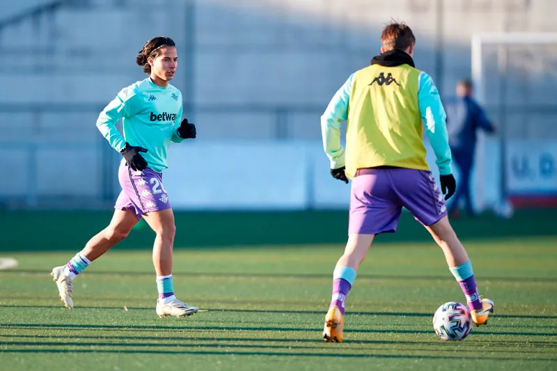 El mexicano en una práctica del club verdiblanco