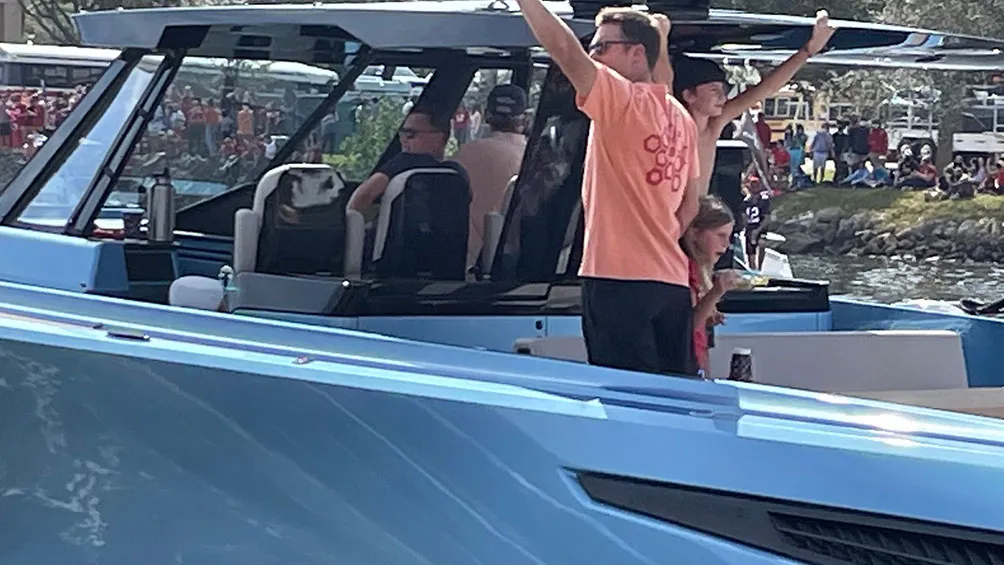 TWITTER @NFLSTROUD El QB desde su barco