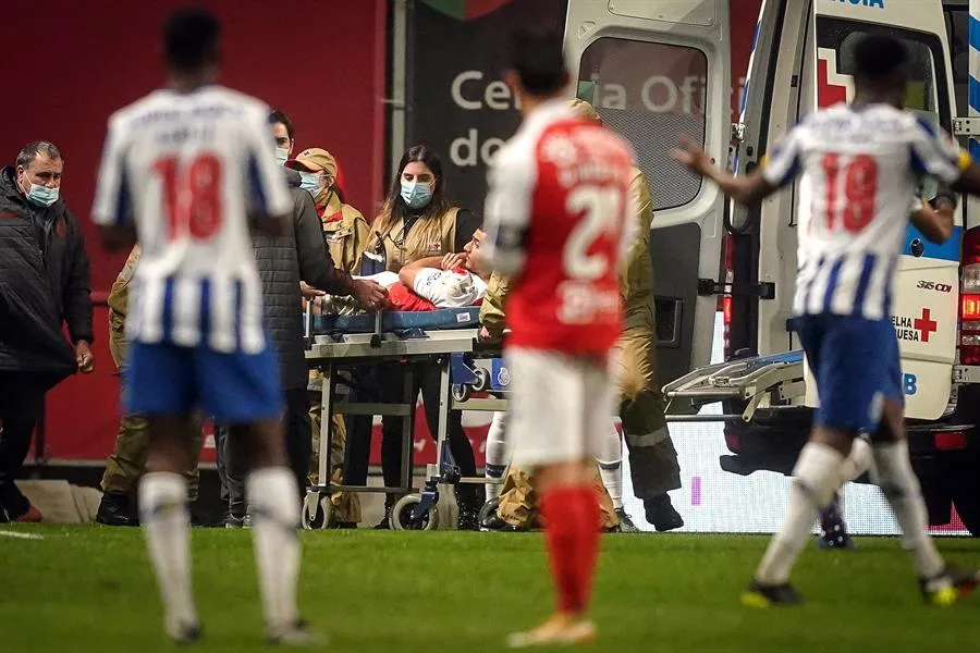 David Carmo en ambulancia en el Braga vs Porto