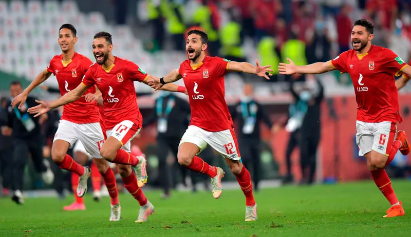 Los jugadores del club egipcio celebran tras ganar la tanda de penaltis