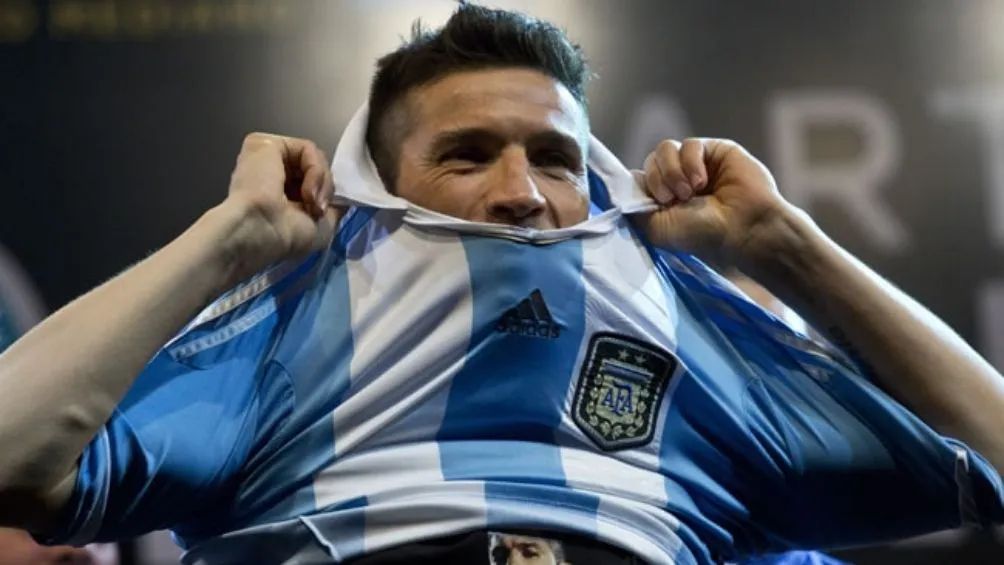 Maravilla con la playera de Argentina