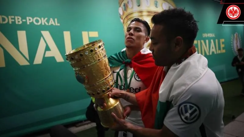 TWITTER:@EINTRACHT_ESP Salcedo festejando campeonato