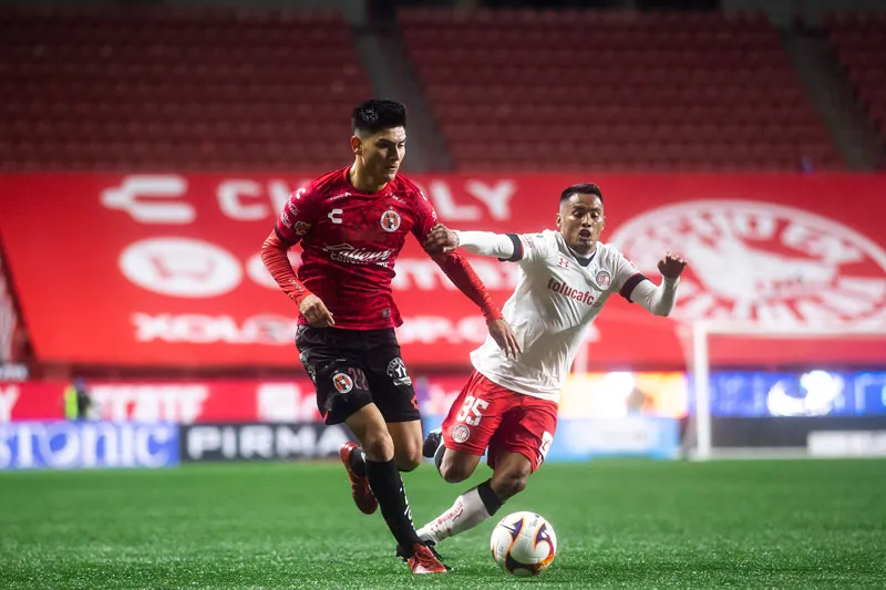 El lateral en un partido con Tijuana