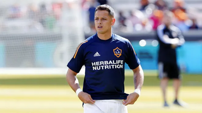 Chicharito Hernández en entrenamiento