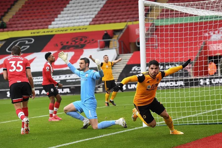 Pedro Neto en festejo con Wolverhampton