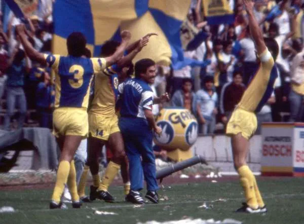 Alfredo Tena y compañía con América en 1986