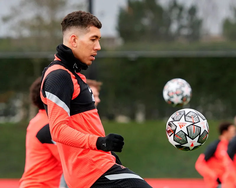 TWITTER @ChampionsLeague Firmino trabajando con el nuevo esférico