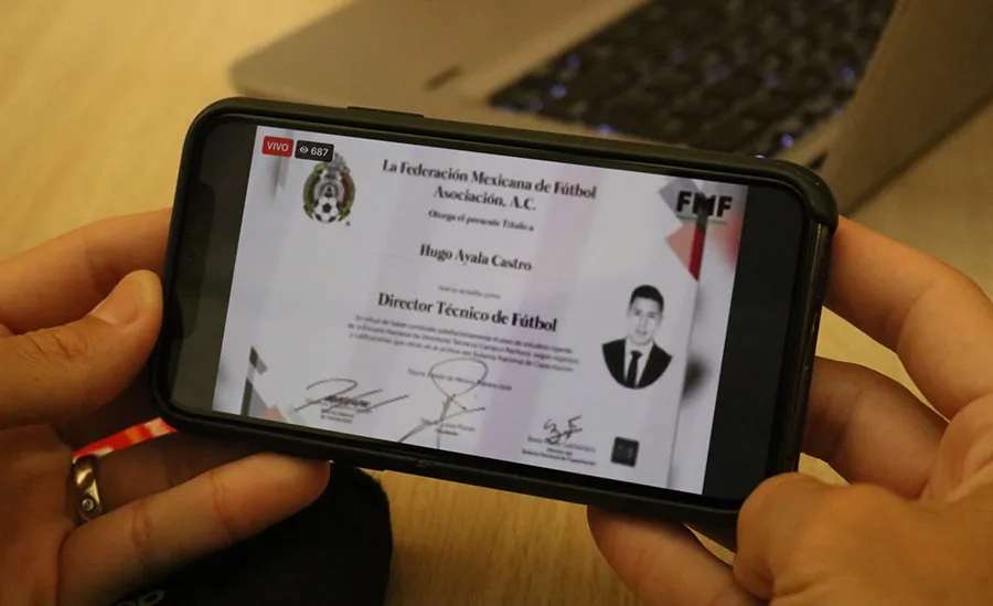 TWITTER @TigresOficial El diploma de Hugo Ayala