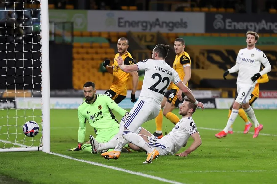 EFE Acciones entre Wolves y Leeds United