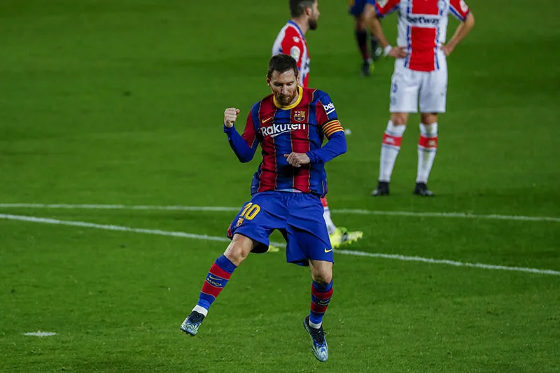 AP Lionel Messi festeja un gol ante el PSG en Camp Nou