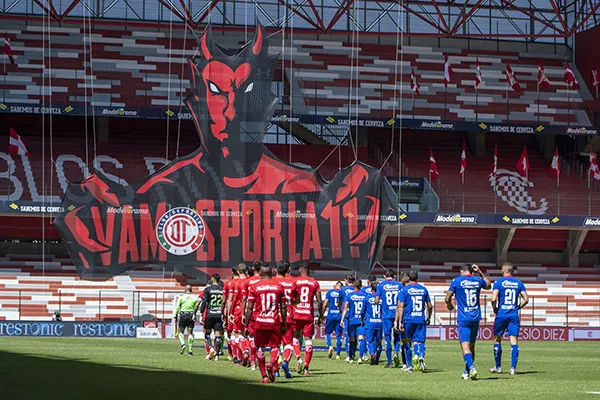 MEXSPORT Jugadores de Toluca y Cruz Azul previo a un juego