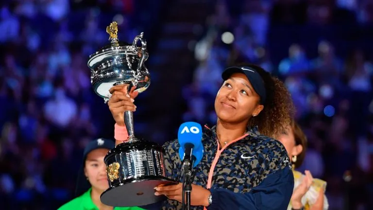 Naomi Osaka festeja con su título