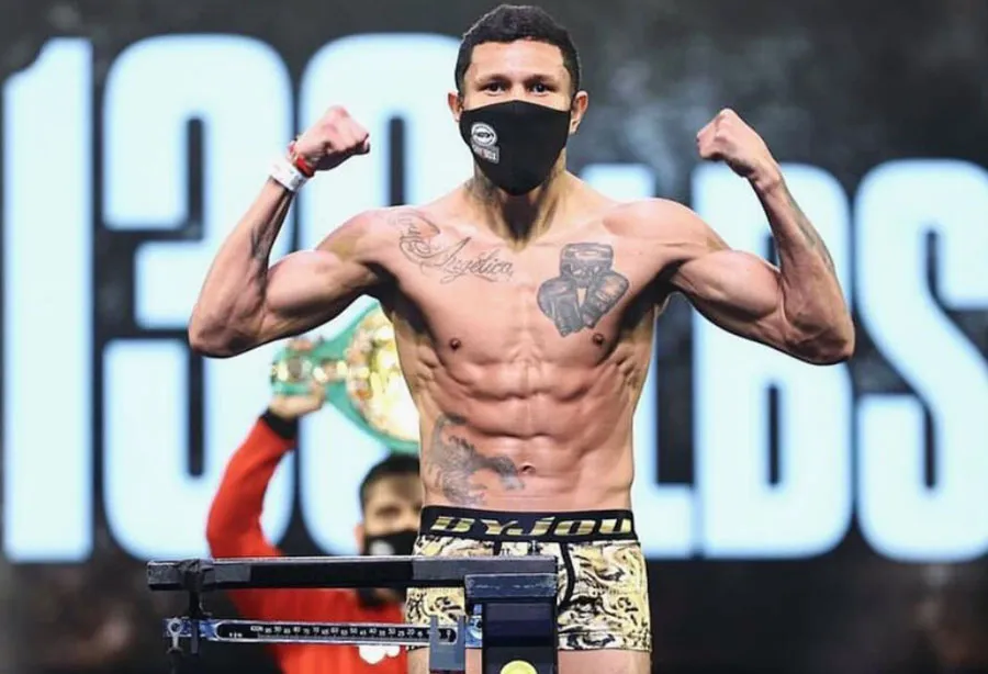 El Alacrán superó la báscula, previo a pelea ante Óscar Valdez