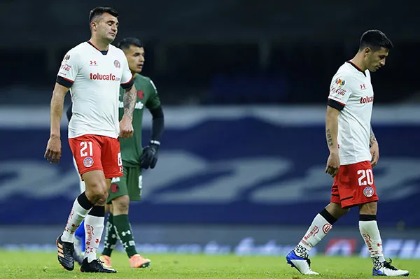 IMAGO7 Jugadores de Toluca tras la derrota