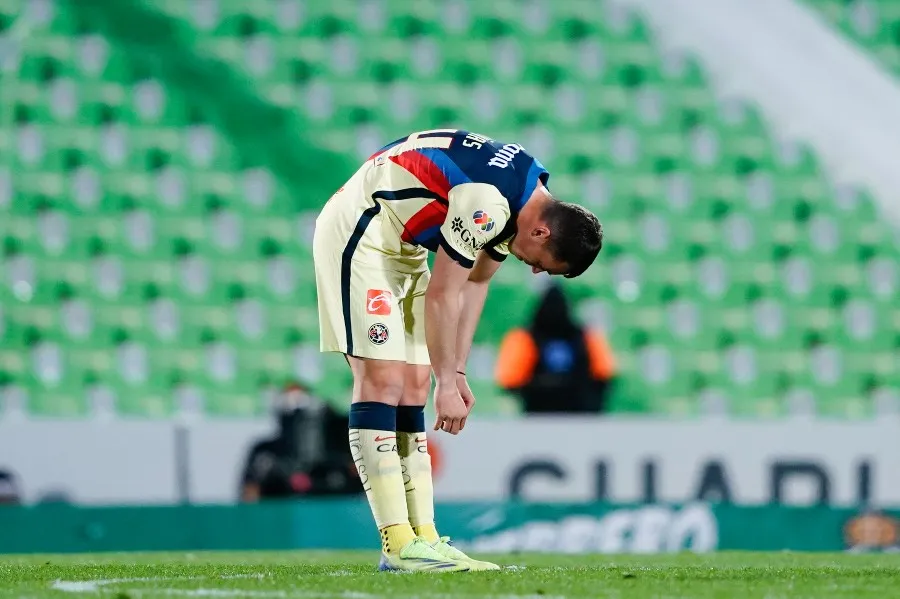 Federico Viñas durante un partido con América