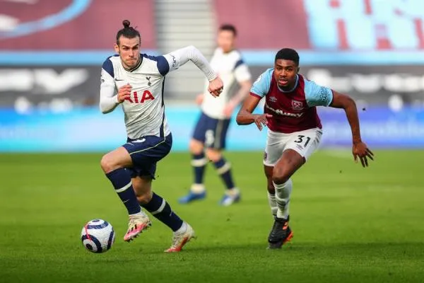 Gareth Bale contra Ben Jhonson en partido de Tottenham vs West Ham