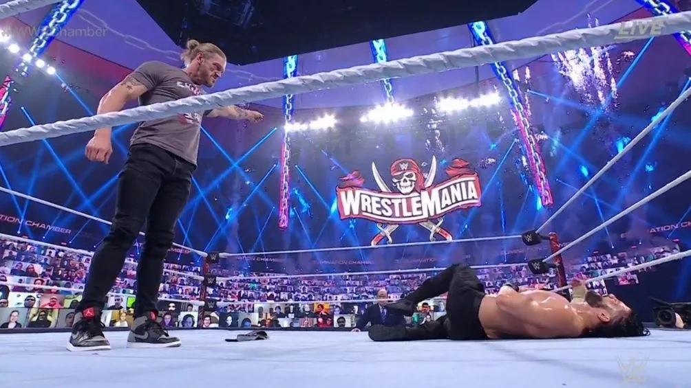 Edge retó a Roman Reigns