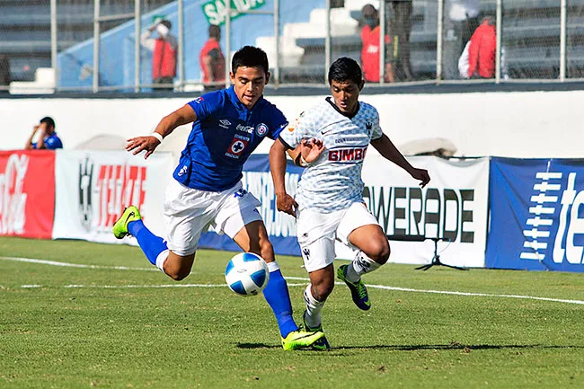 IMAGO7 Alan Vidal, en un juego de Cruz Azul