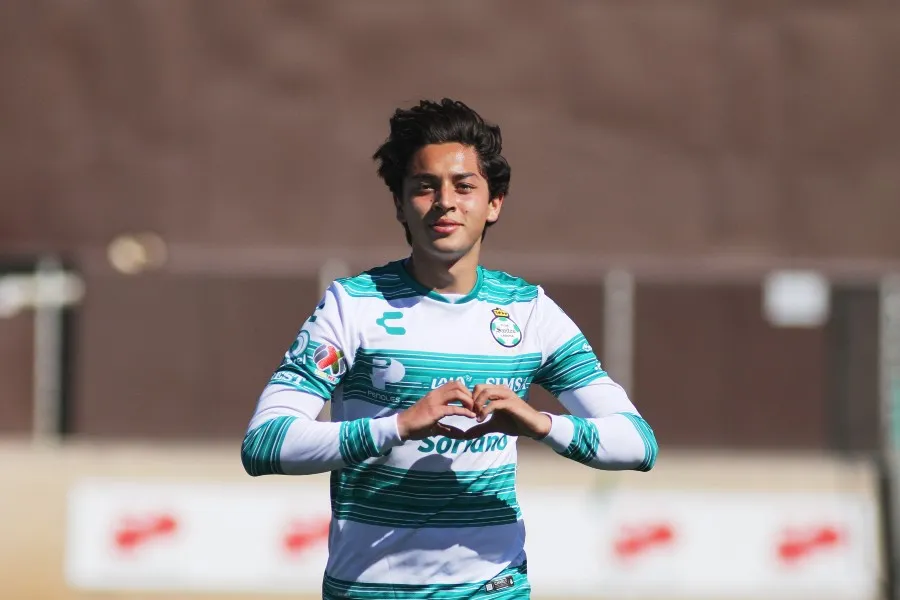 IMAGO7 Jordan Carrillo durante un partido con Santos Sub 20