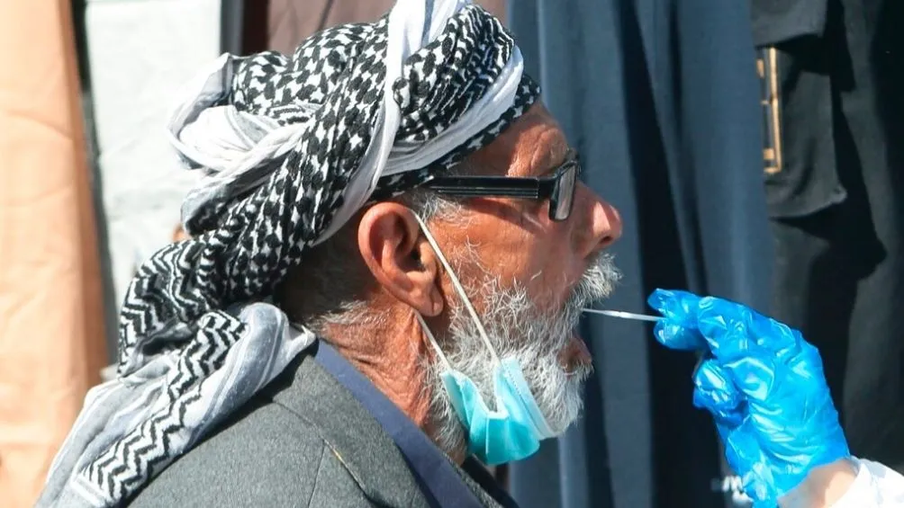 Un hombre es sometido a una prueba en Irak