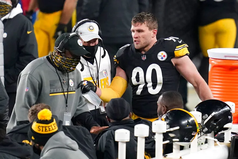 Tomlin dando indicaciones a sus jugadores