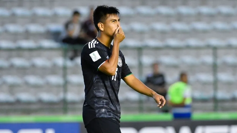 IMAGO7 Álvarez en un partido con México