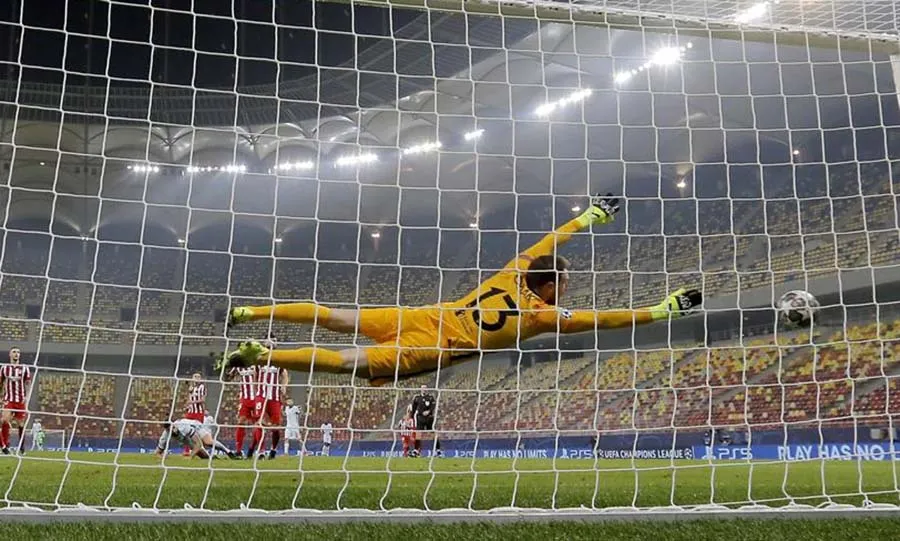 EFE Oblak no pudo detener el balón tras la chilena de Olivier Giroud