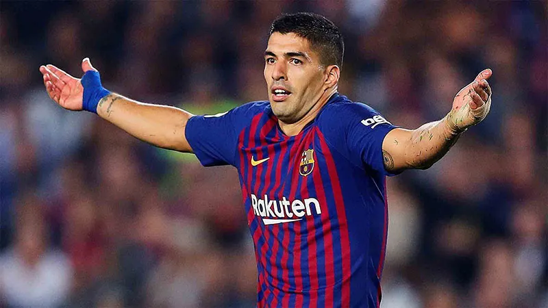 EFE Luis Suárez durante un duelo con el Barcelona